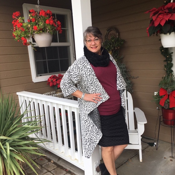 Love Poshmark! - Picture 5 of 8